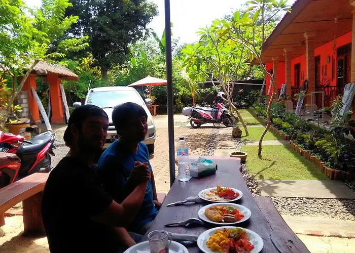 Made Roejas Uluwatu
